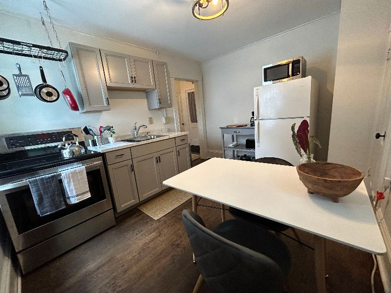 Fully Furnished Apartment - 1 Mile to UVMMC - Ideal for Traveling Professionals - Photo 9