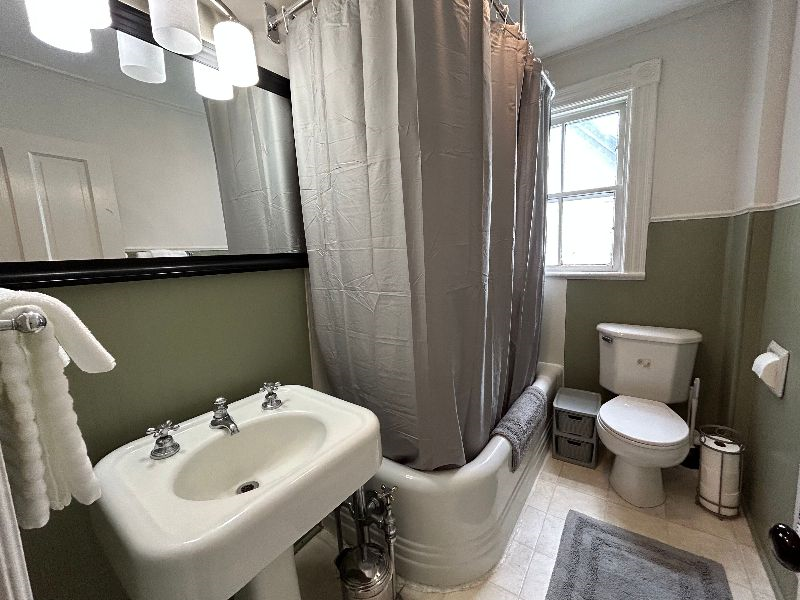 Fully Furnished Apartment - 1 Mile to UVMMC - Ideal for Traveling Professionals - Photo 10