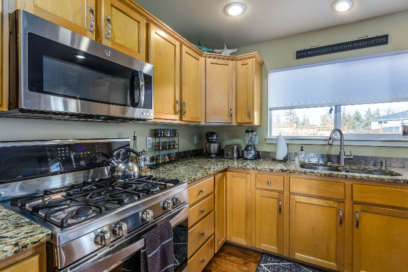 Large Bend Home with Plenty of Space for Work and Play - Photo 3