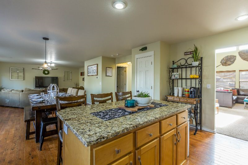 Large Bend Home with Plenty of Space for Work and Play - Photo 2