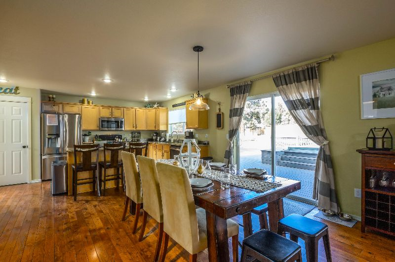 Large Bend Home with Plenty of Space for Work and Play - Photo 5