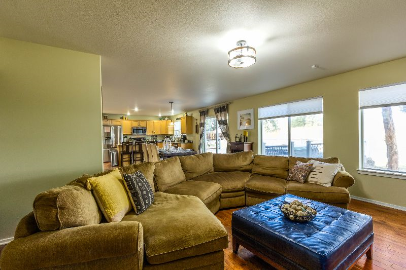 Large Bend Home with Plenty of Space for Work and Play - Photo 6