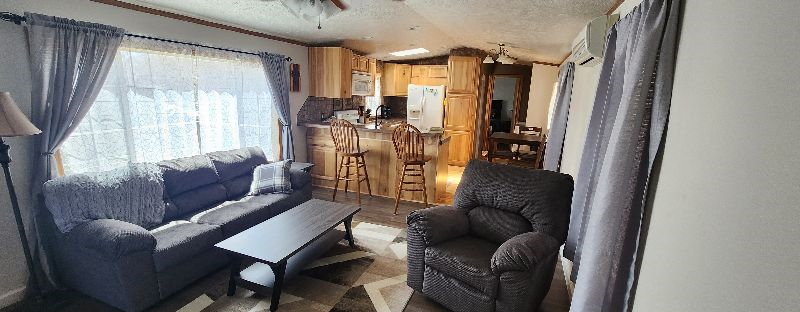2 Bedroom 1 bathroom Home Walking Distance to local businesses - Photo 3