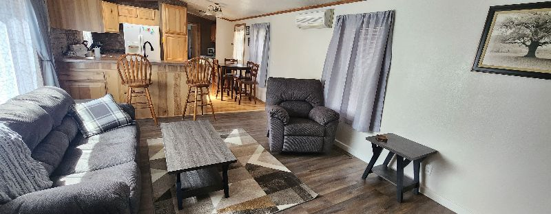2 Bedroom 1 bathroom Home Walking Distance to local businesses - Photo 4