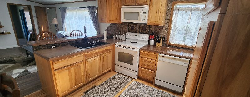 2 Bedroom 1 bathroom Home Walking Distance to local businesses - Photo 5
