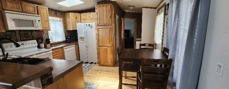 2 Bedroom 1 bathroom Home Walking Distance to local businesses - Photo 7