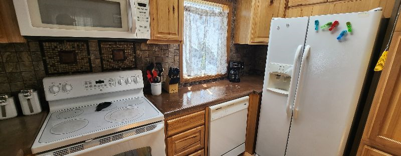 2 Bedroom 1 bathroom Home Walking Distance to local businesses - Photo 9