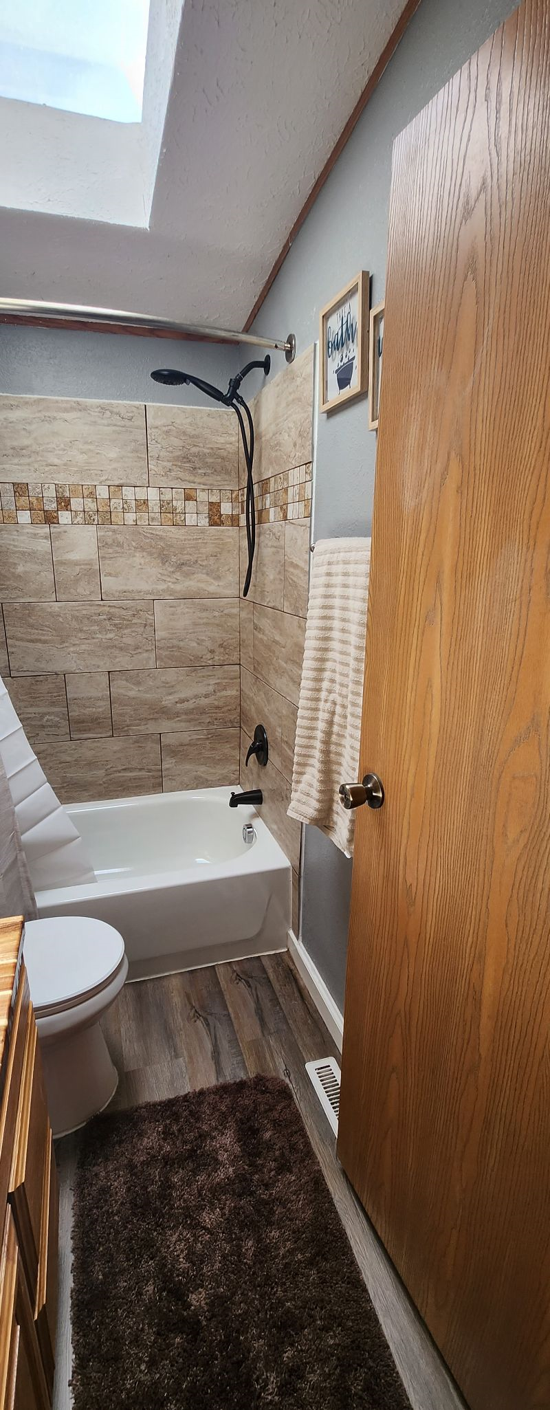 2 Bedroom 1 bathroom Home Walking Distance to local businesses - Photo 11