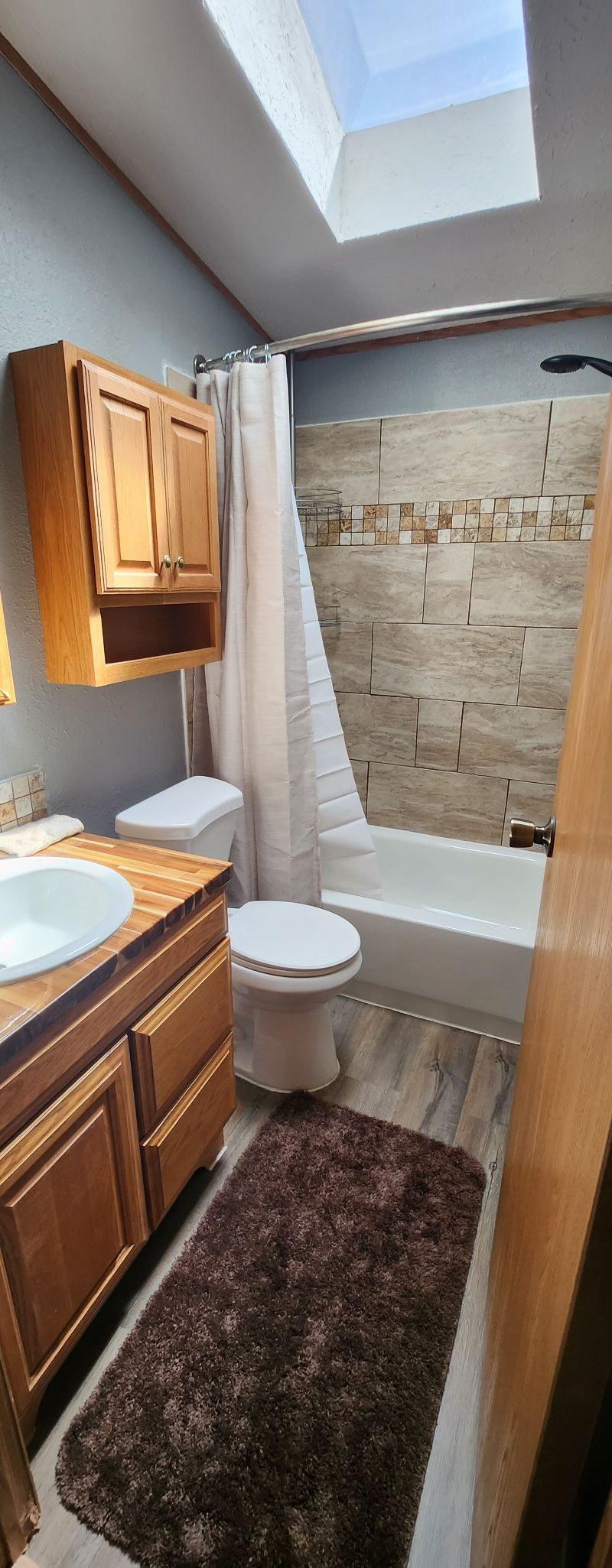 2 Bedroom 1 bathroom Home Walking Distance to local businesses - Photo 12
