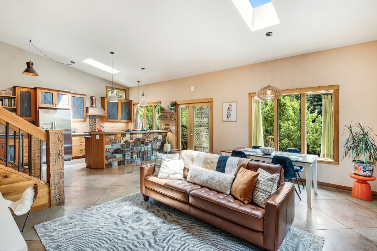Custom Built Home in the Best Neighborhood in Bend - Photo 2