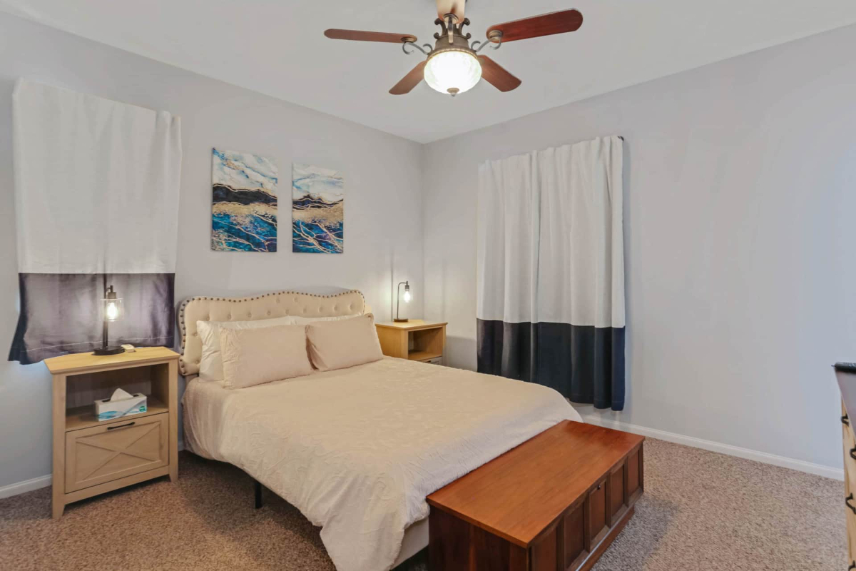 Central Townhouse, 3 Bed, Garage- W/D- HVAC - Photo 5