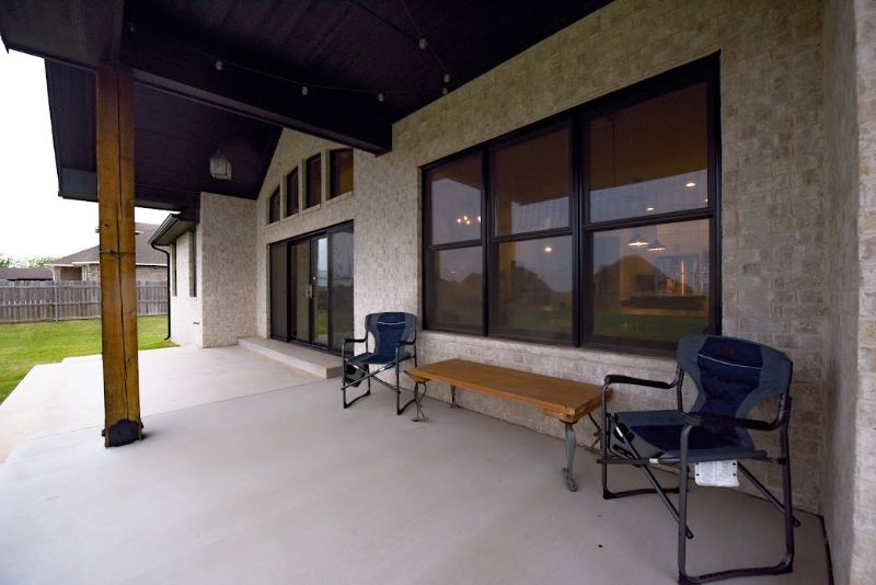 New, Upscale Home - Lawncare included - Photo 11