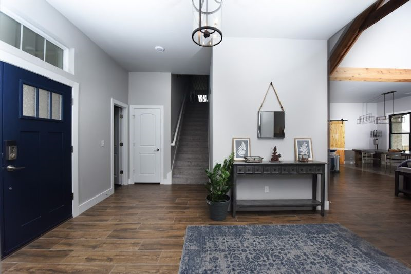 New, Upscale Home - Lawncare included - Photo 3