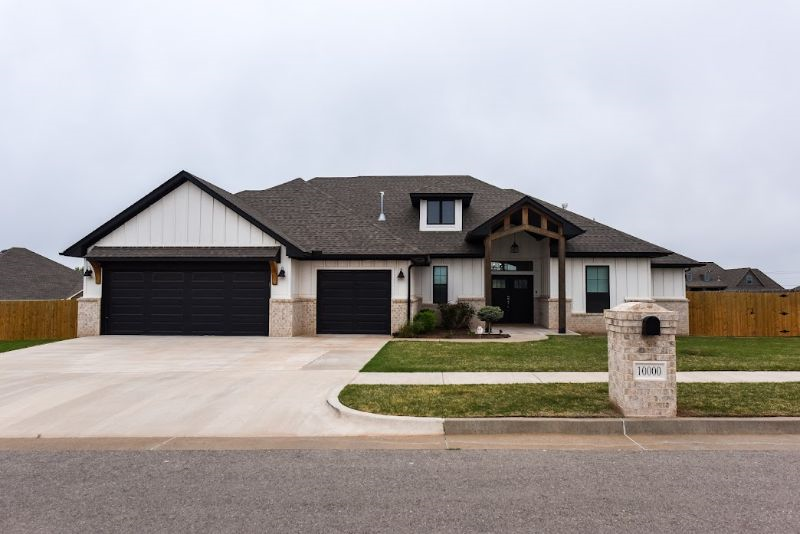 New, Upscale Home - Lawncare included