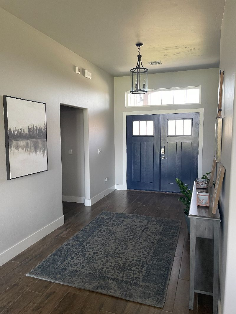 New, Upscale Home - Lawncare included - Photo 4