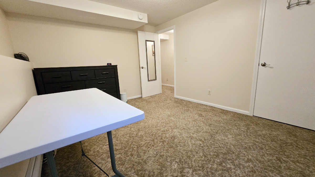 Quiet Setting Close to Everything - Photo 12