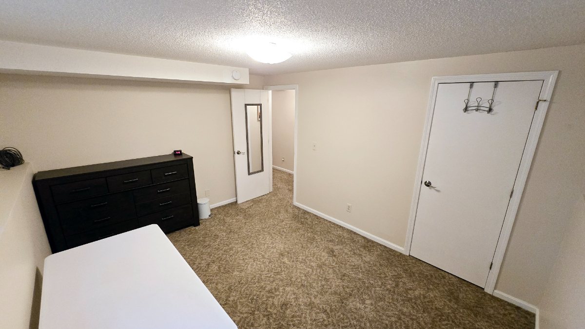 Quiet Setting Close to Everything - Photo 4