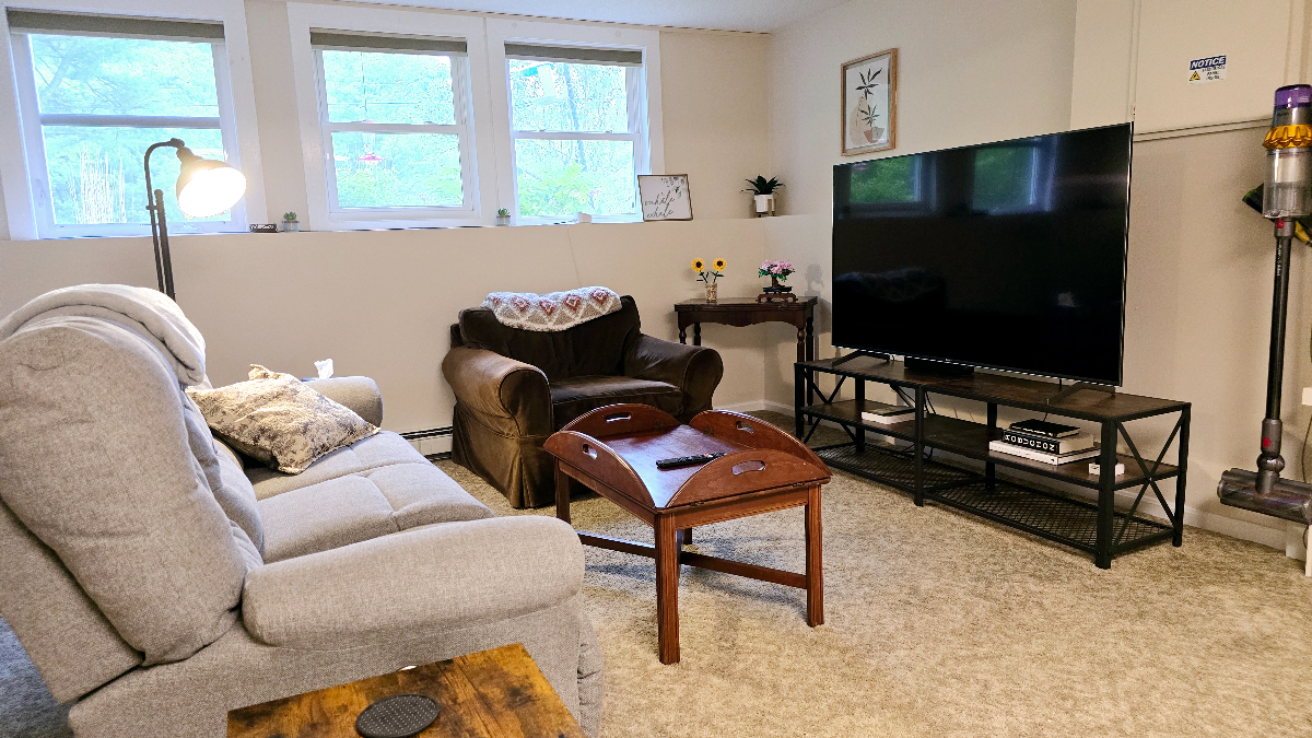 Quiet Setting Close to Everything - Photo 1