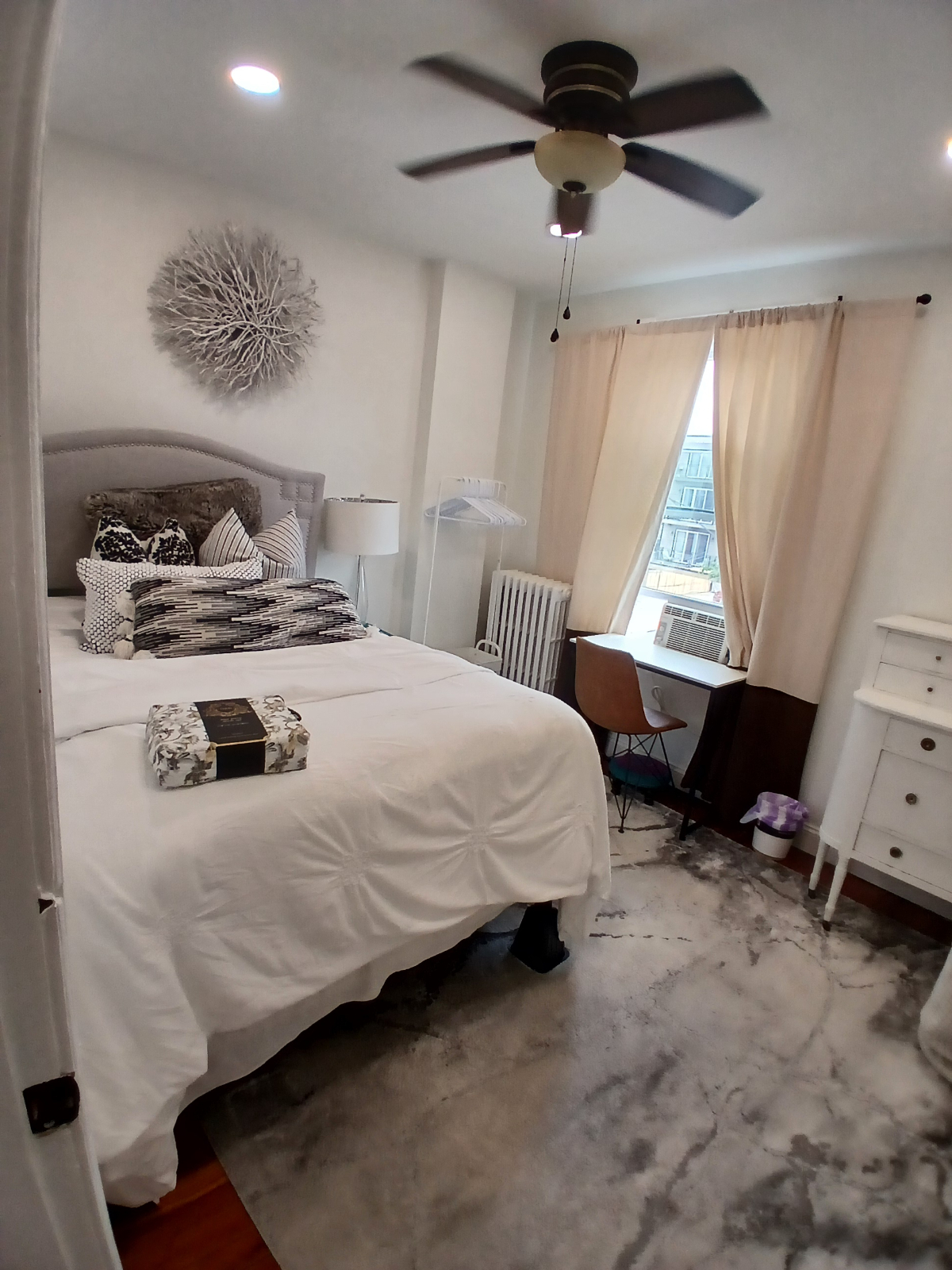 Cozy, comfortable 1 bedroom with shared bath in lovely Petworth home - Photo 3