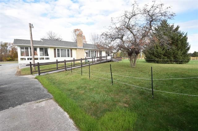 3 BEDROOM RANCH ON 3 ACRES - Photo 2
