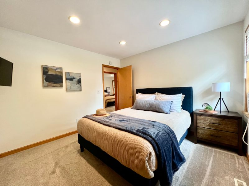 Liverpool Furnished Rental 3 Bed, 2 Bath - Vibrant Neighborhood, Near Attractions and Amenities - Photo 3