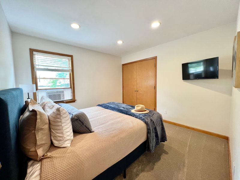 Liverpool Furnished Rental 3 Bed, 2 Bath - Vibrant Neighborhood, Near Attractions and Amenities - Photo 4