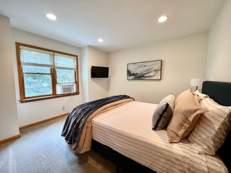 Liverpool Furnished Rental 3 Bed, 2 Bath - Vibrant Neighborhood, Near Attractions and Amenities - Photo 6