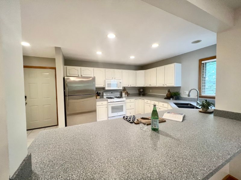 Liverpool Furnished Rental 3 Bed, 2 Bath - Vibrant Neighborhood, Near Attractions and Amenities - Photo 9