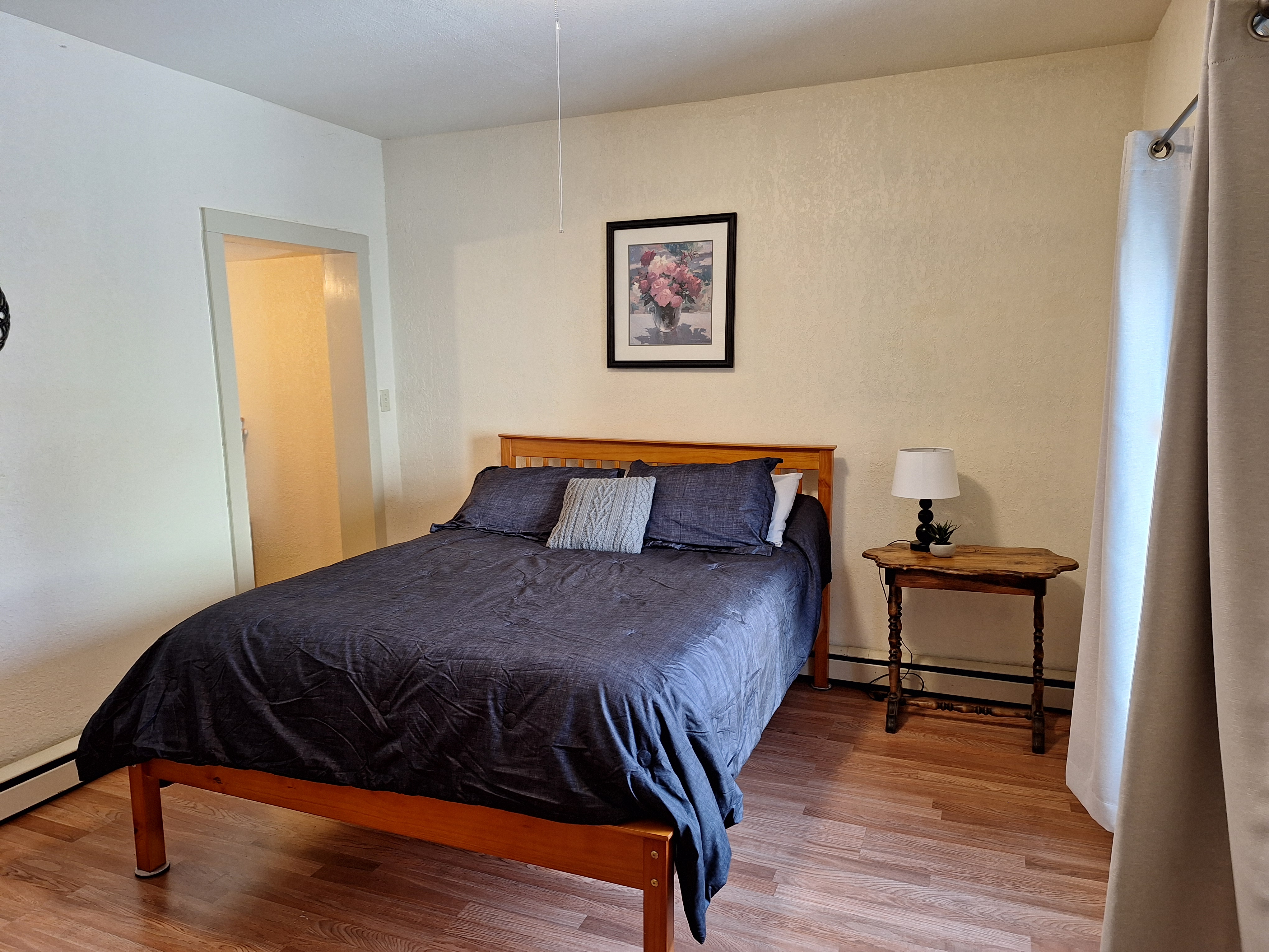 Centrally Located Apartment | 2 Bedrooms, 1 Bath - Photo 3