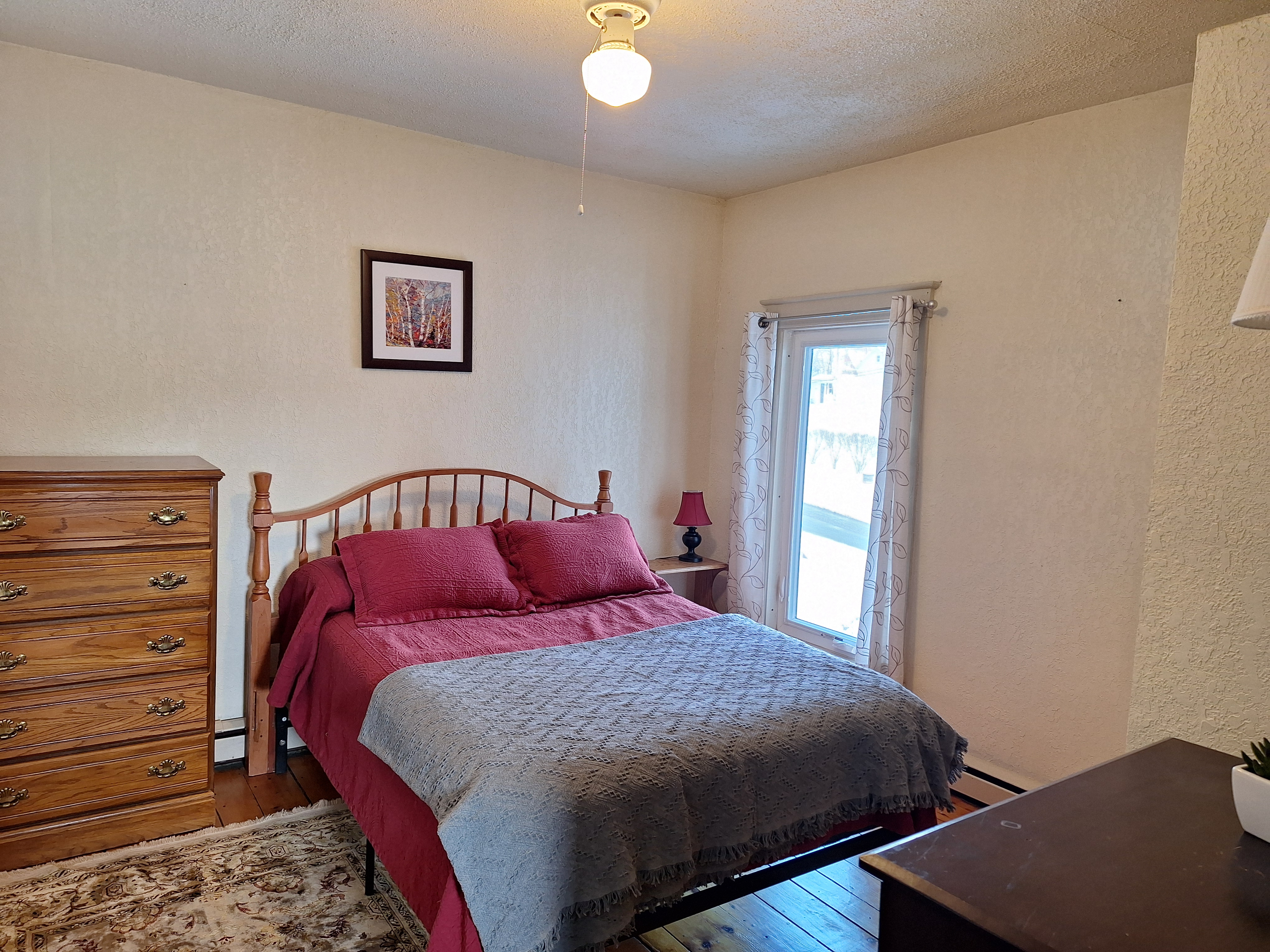 Centrally Located Apartment | 2 Bedrooms, 1 Bath - Photo 5