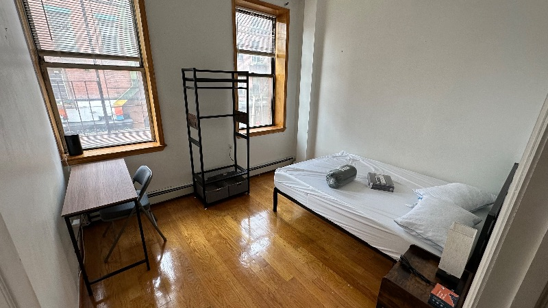 Sunny and spacious bedroom in the LES - Photo 2