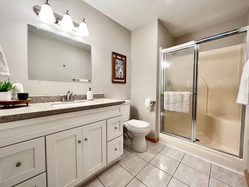 Liverpool Furnished Rental 4 Bed, 3 Bath - Vibrant Neighborhood, Near Attractions and Amenities - Photo 4
