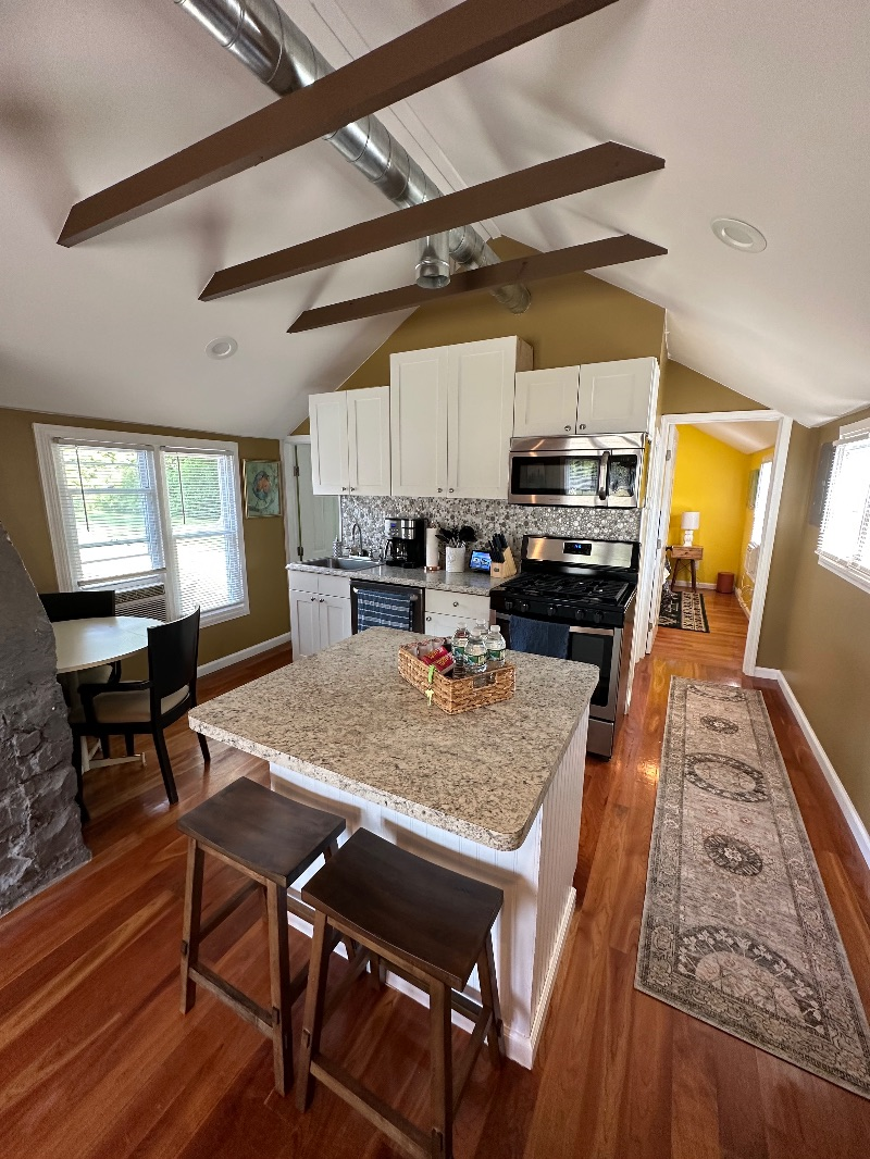 Great 1 Bed Cottage - Great Neighborhood - You will not find another property like this one - Photo 1
