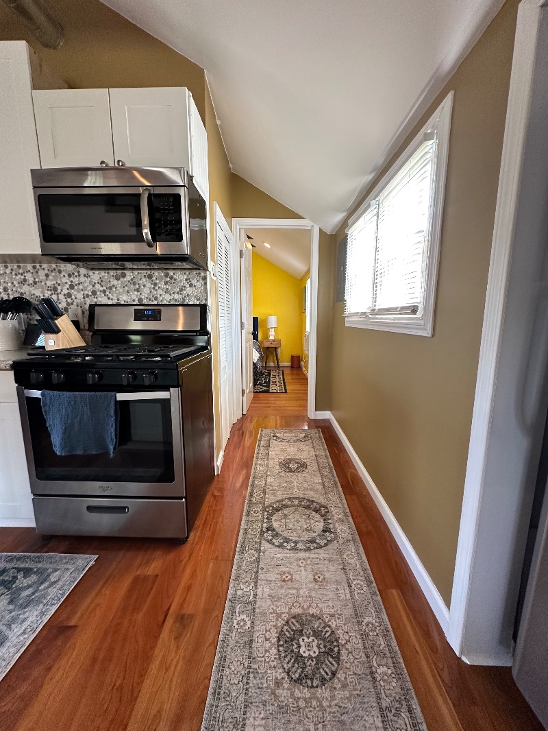 Great 1 Bed Cottage - Great Neighborhood - You will not find another property like this one - Photo 2
