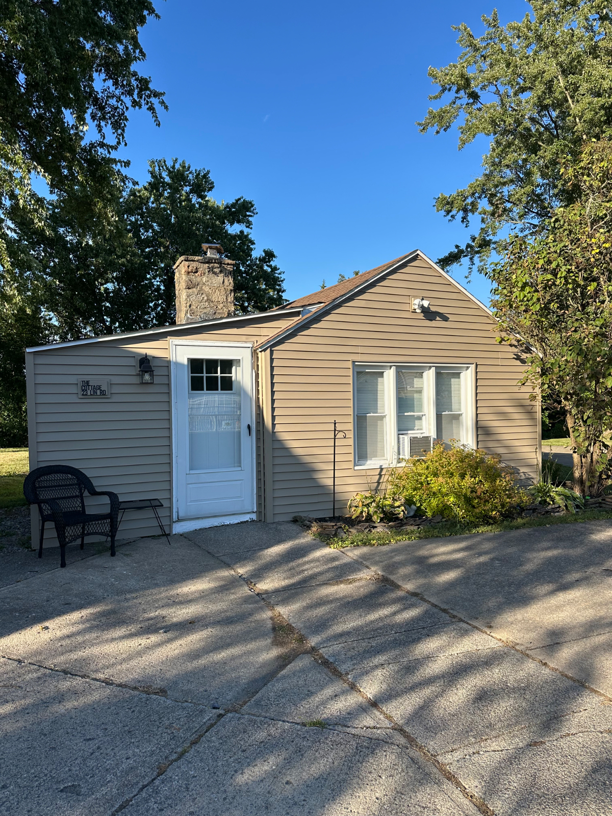 Great 1 Bed Cottage - Great Neighborhood - You will not find another property like this one - Photo 11