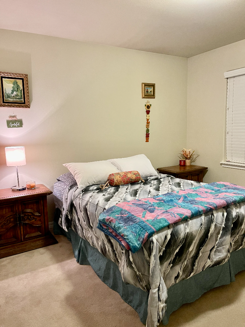 Private room for rent in Bend -only excepting Medical professionals - Photo 3
