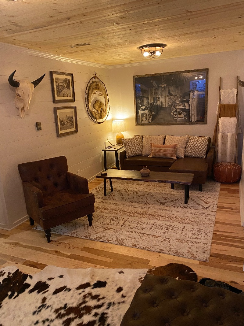 Cozy 1 bedroom cottage in Powell. Close to heart mountain, Shoshone, and 70 miles to Yellowstone - Photo 2