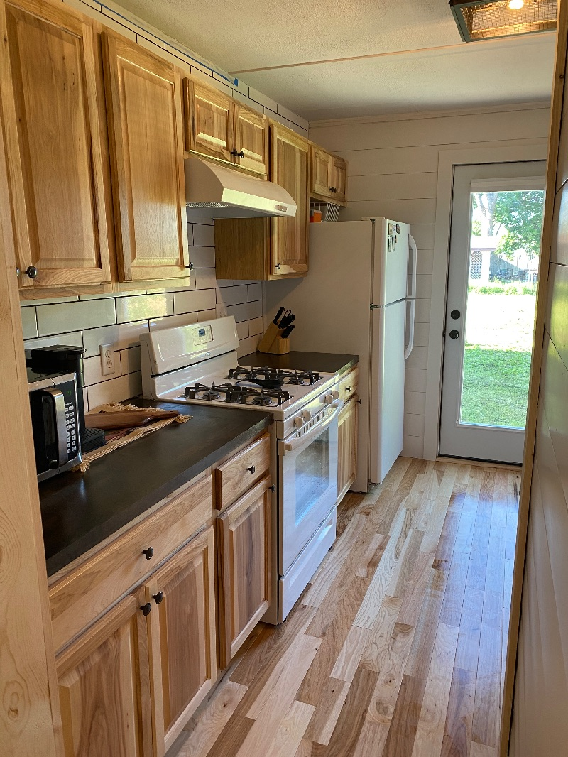Cozy 1 bedroom cottage in Powell. Close to heart mountain, Shoshone, and 70 miles to Yellowstone - Photo 4