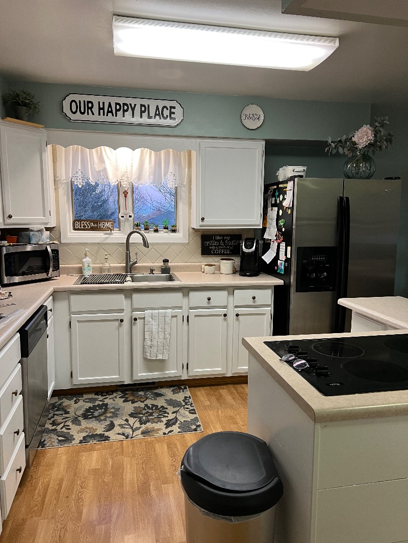 Home Away from Home - Large two bedroom w/large closets - Photo 3
