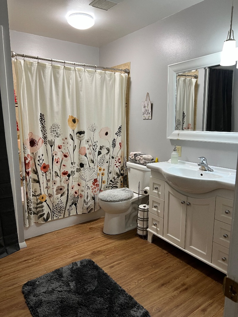 Home Away from Home - Large two bedroom w/large closets - Photo 9