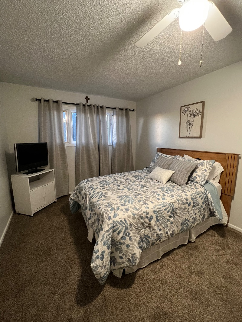 Home Away from Home - Large two bedroom w/large closets - Photo 8