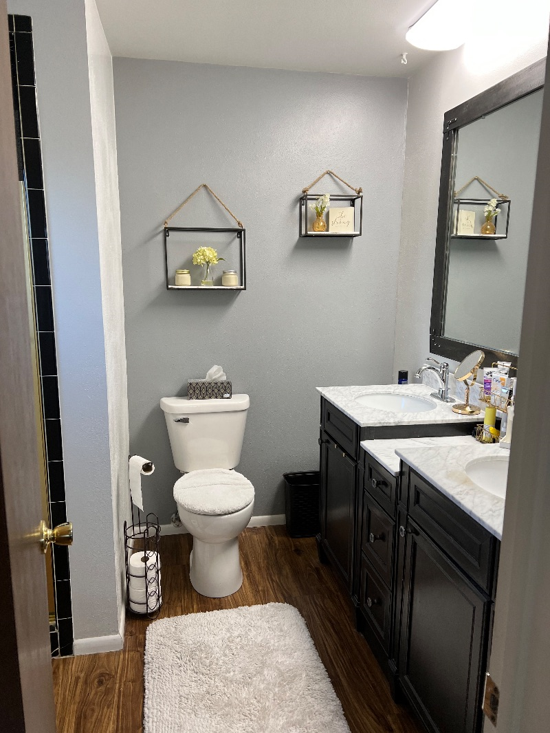 Home Away from Home - Large two bedroom w/large closets - Photo 7