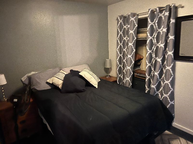 Quiet neighborhood, close to bus line, fully furnished - Photo 3