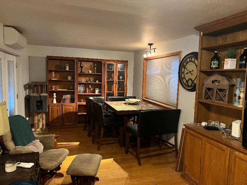 Quiet neighborhood, close to bus line, fully furnished - Photo 5