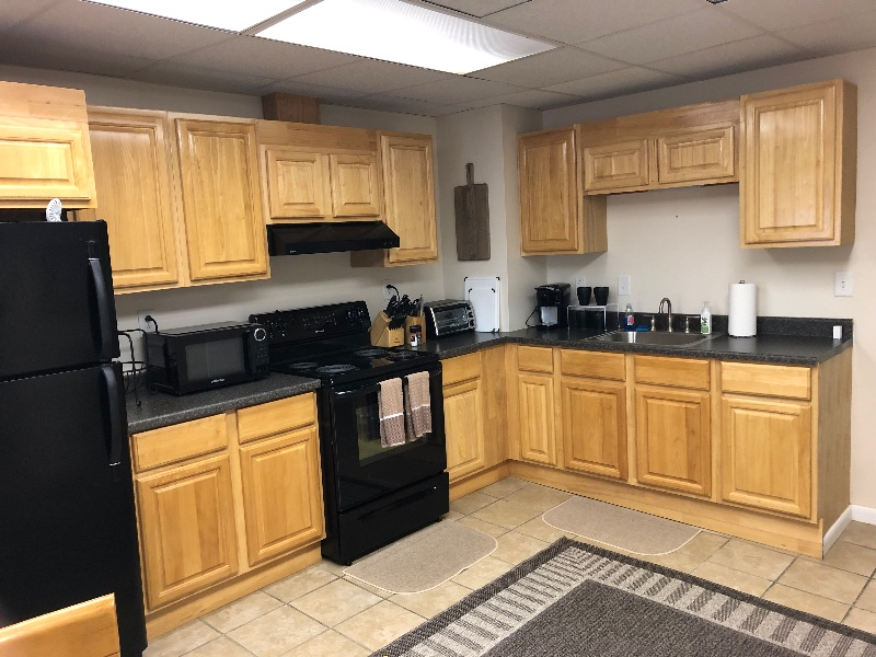 Apartment with full eat-in kitchen, private bath, and separate entrance - Photo 4