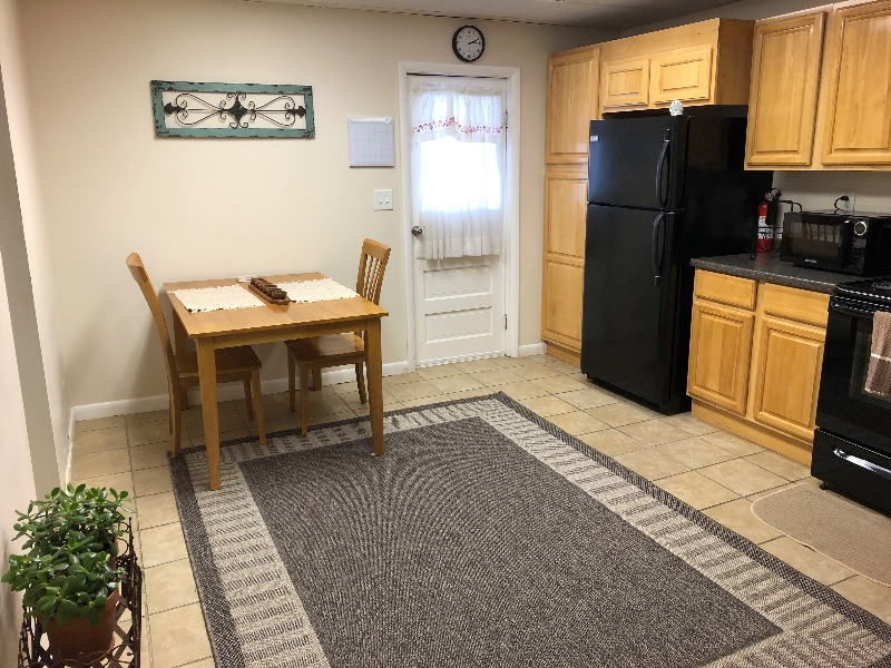 Apartment with full eat-in kitchen, private bath, and separate entrance - Photo 3