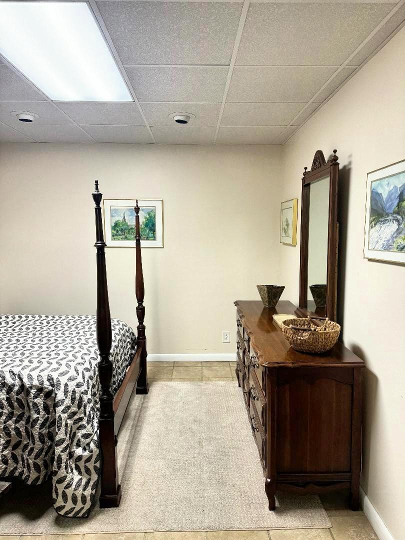 Apartment with full eat-in kitchen, private bath, and separate entrance - Photo 9