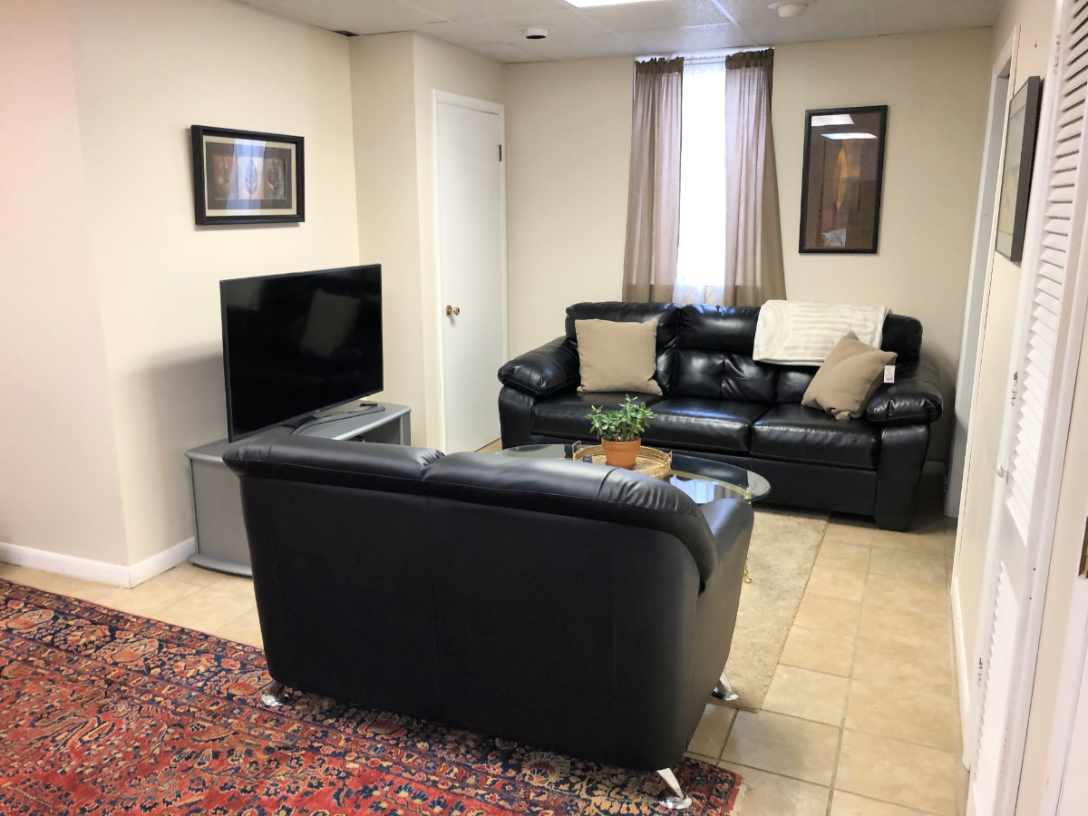 Apartment with full eat-in kitchen, private bath, and separate entrance - Photo 7
