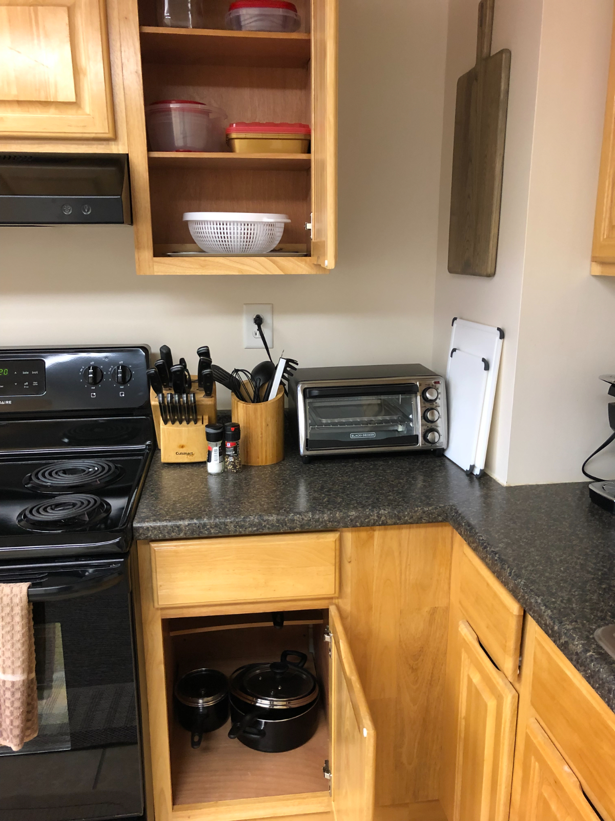 Apartment with full eat-in kitchen, private bath, and separate entrance - Photo 5