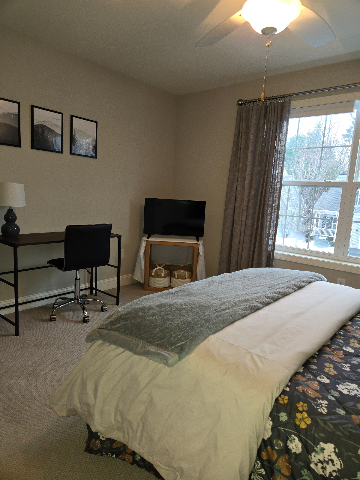 Private Bath / Pet Free / Bedroom in clean quiet home - Photo 8
